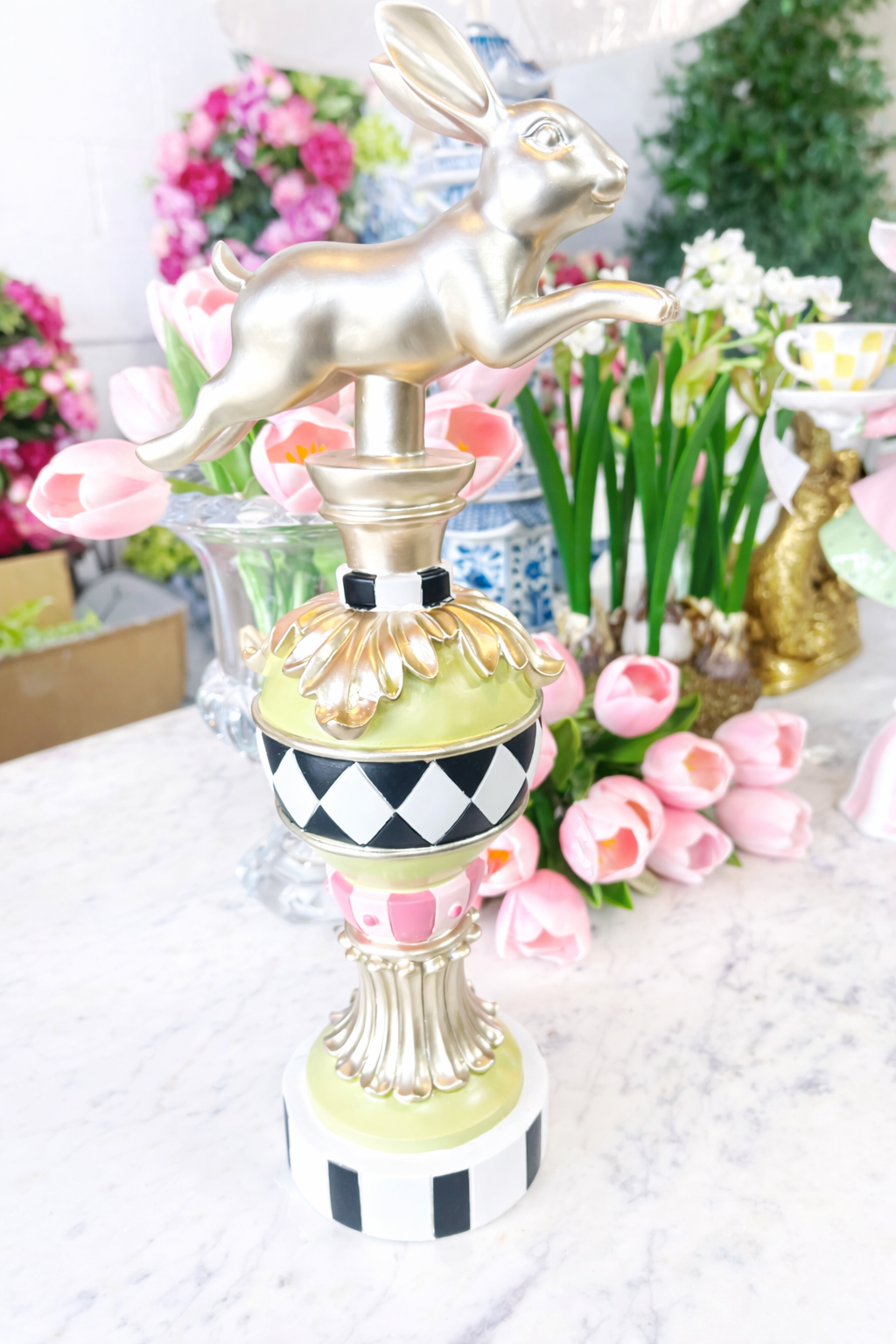 Resin garden bunny topiary 17 inch