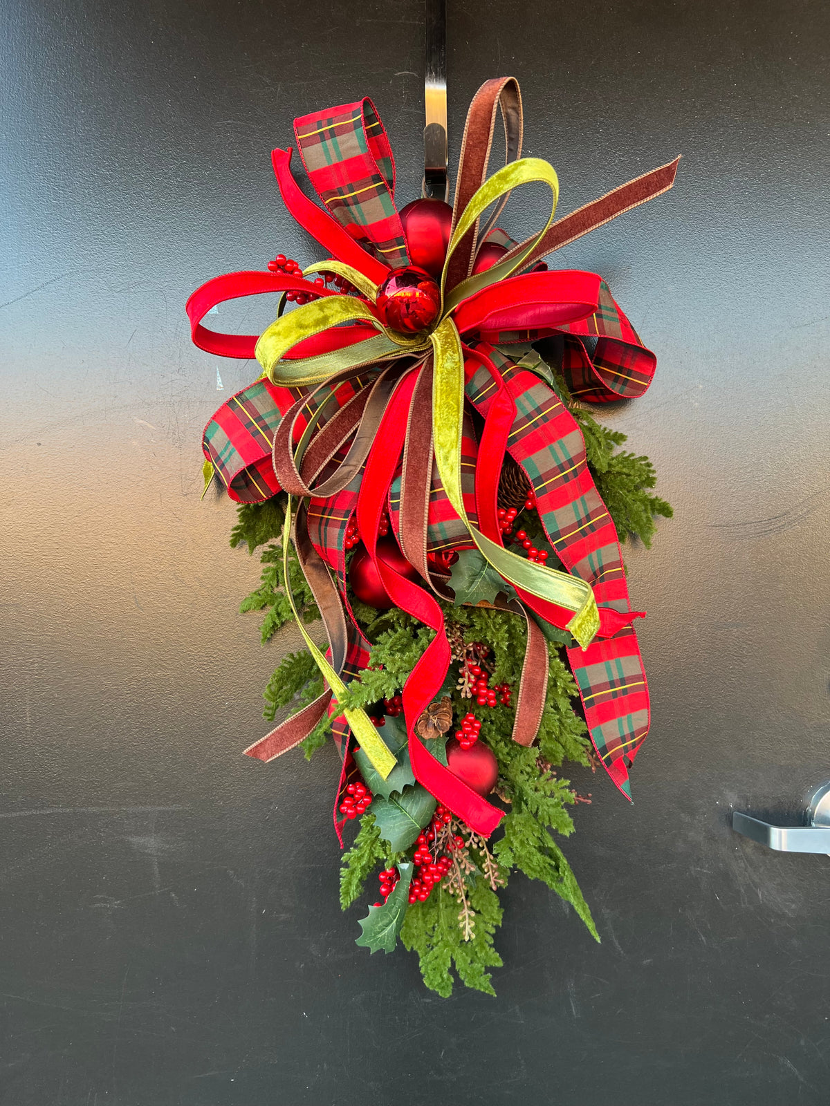 30” Hollyberry Holiday Swag