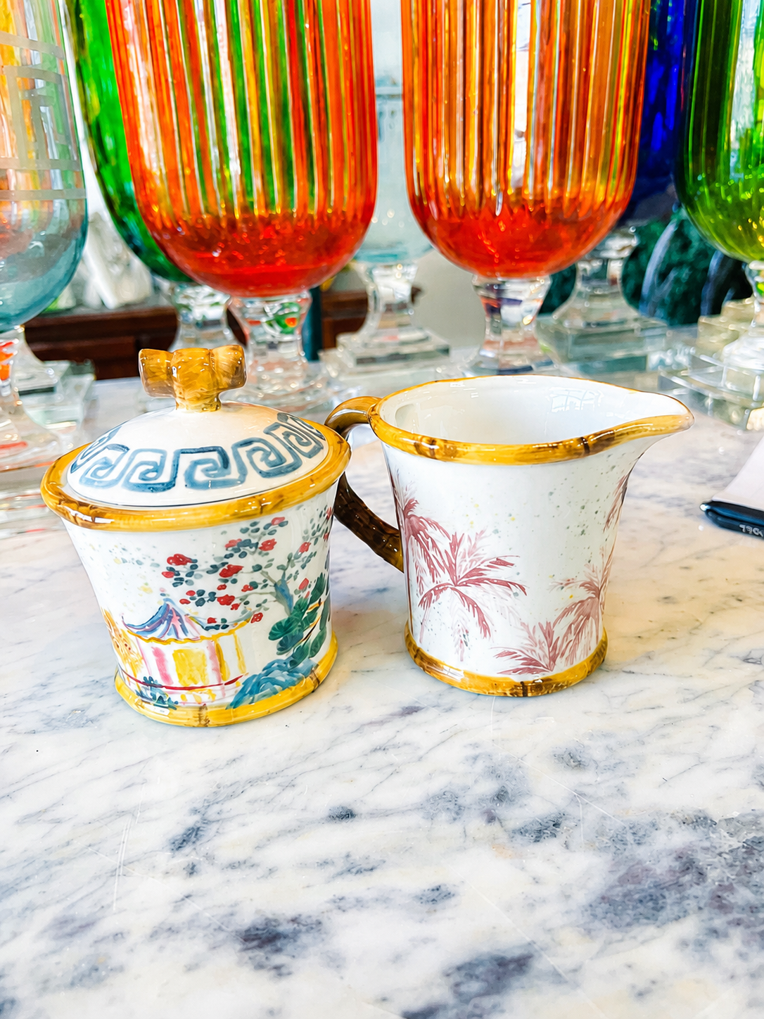 Round creamer cup and sugar container