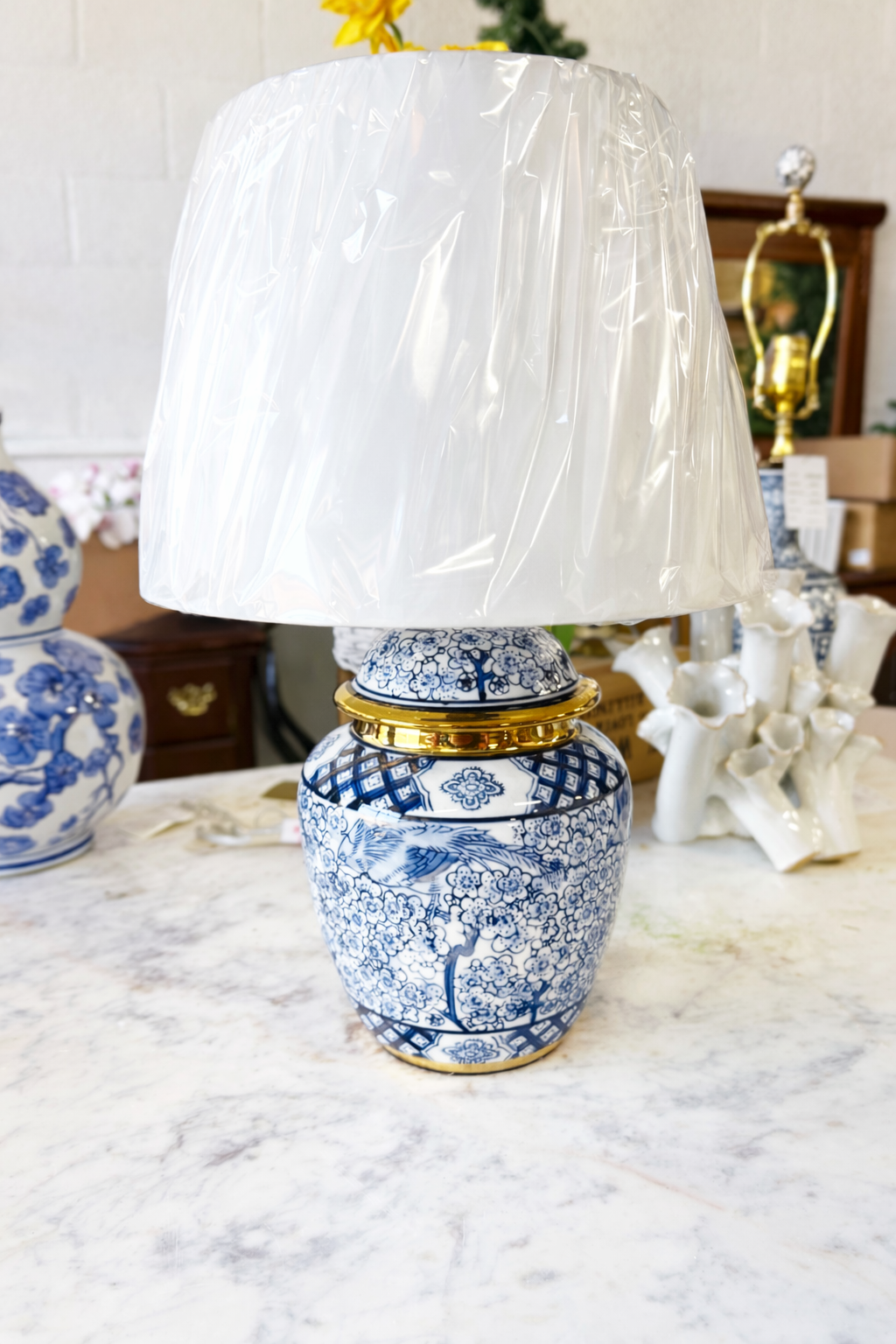 Ceramic Chinoiserie Gold Trim Table Lamp