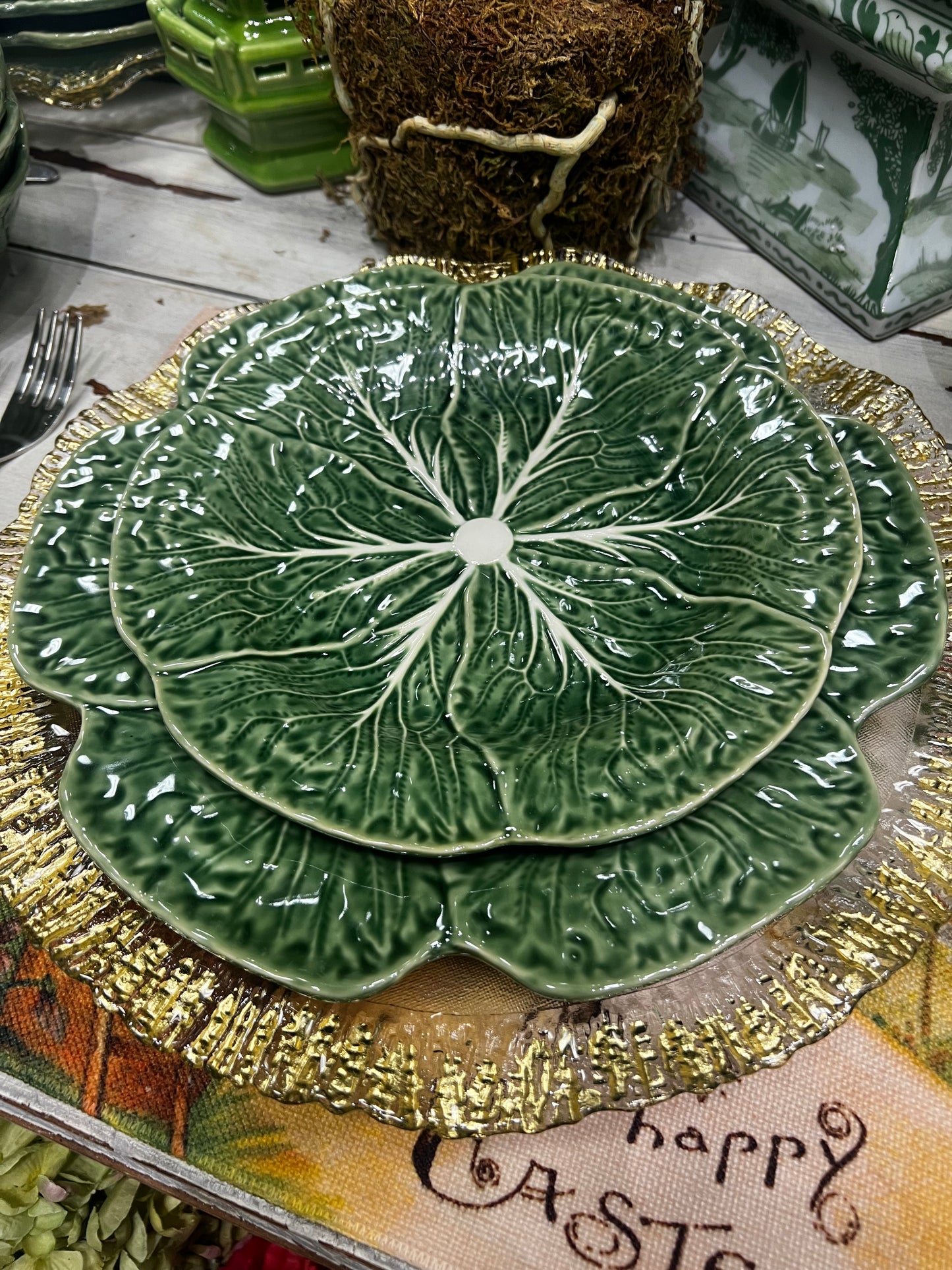 13"D Charger with Gold Border