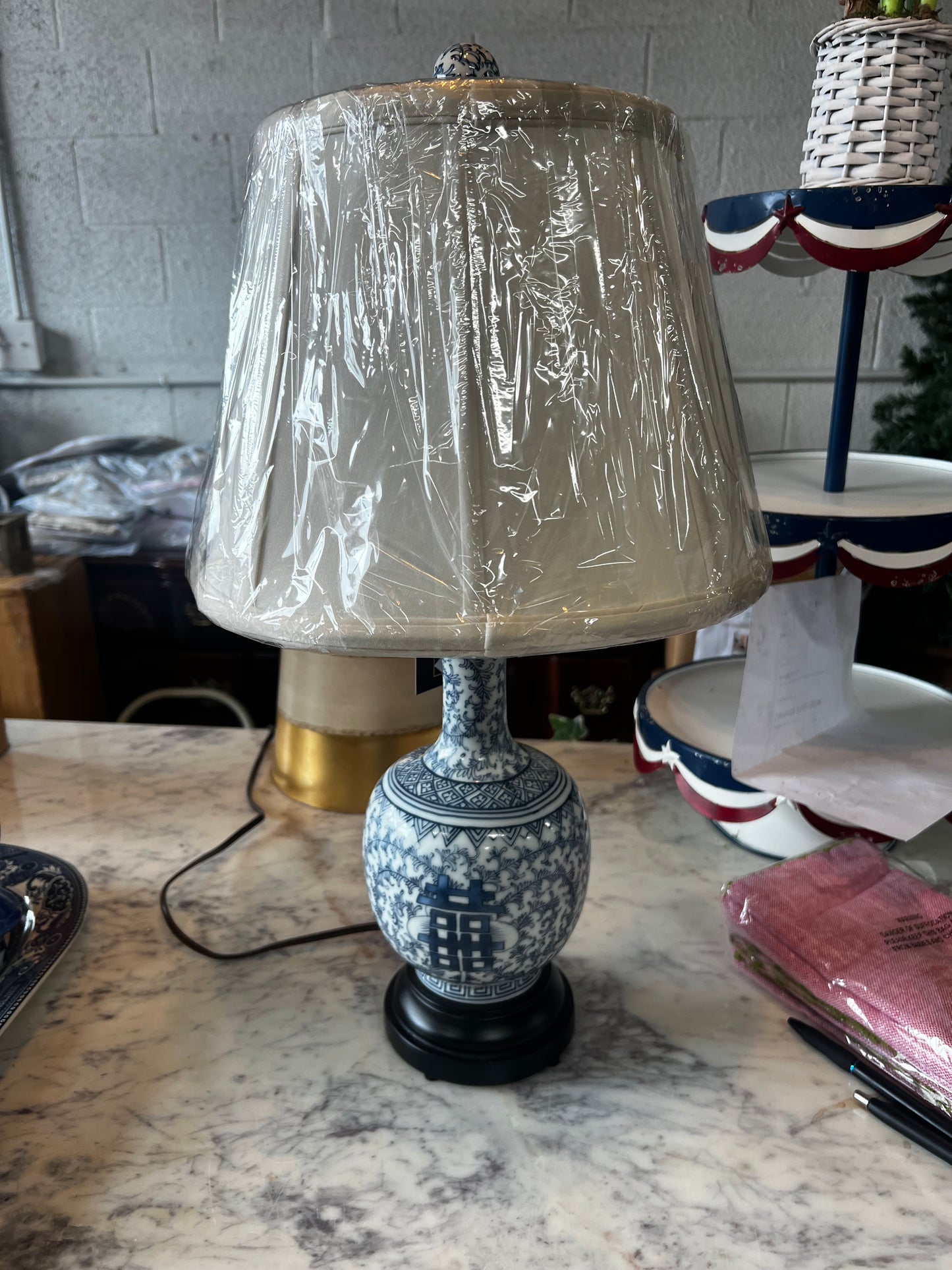 Blue and white happiness lamp