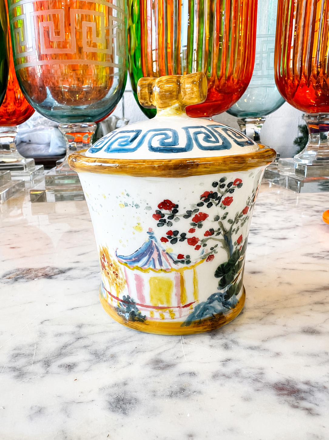 Round creamer cup and sugar container