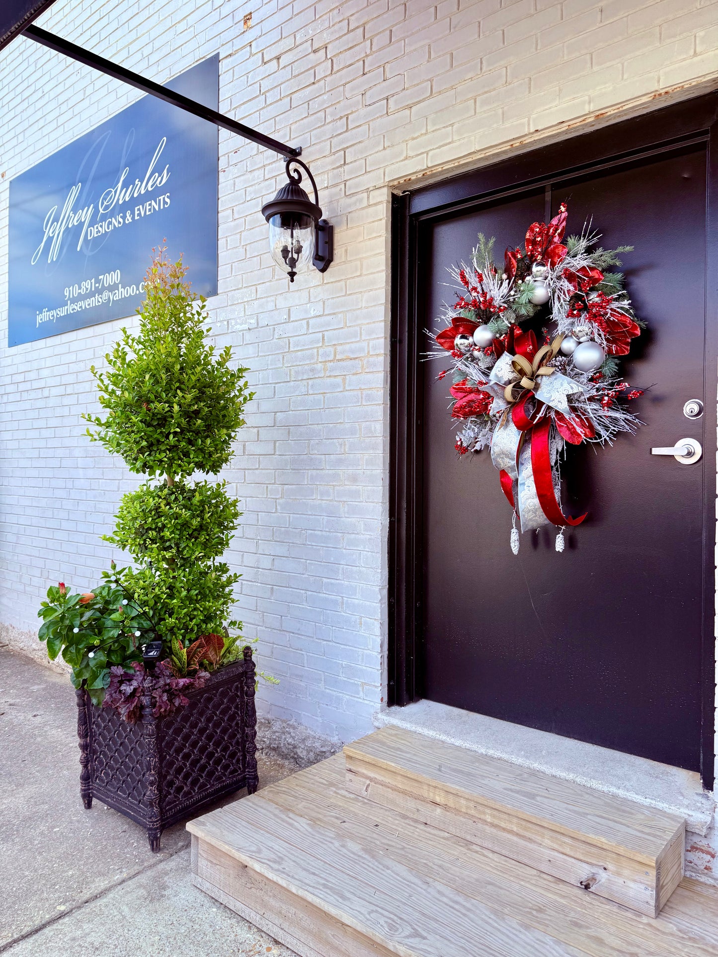 Silver Scarlet Splender Christmas Wreath