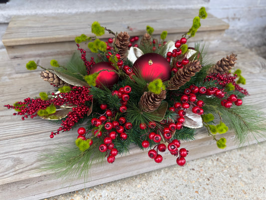 Deck The Table w Berries & Balls Centerpiece