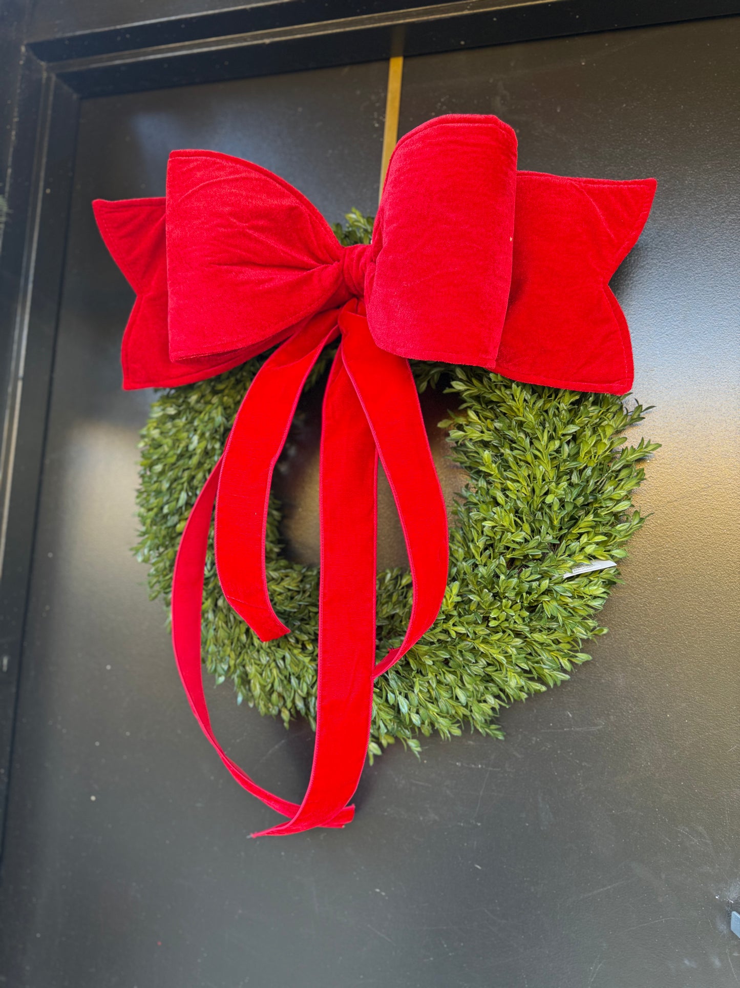 24” Boxwood Wreath with Bow