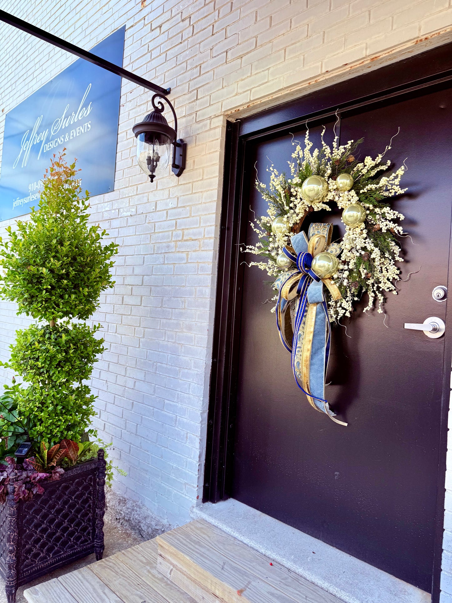 Regal Winter Glow Christmas Wreath