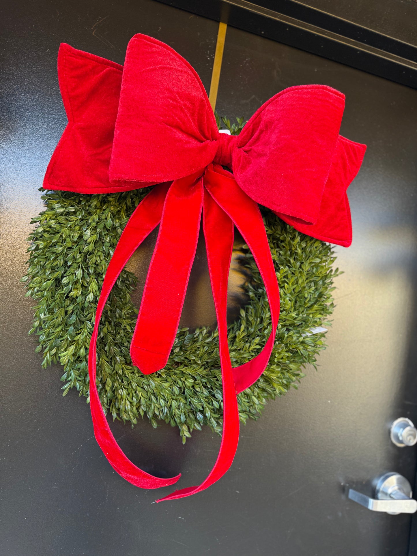 24” Boxwood Wreath with Bow