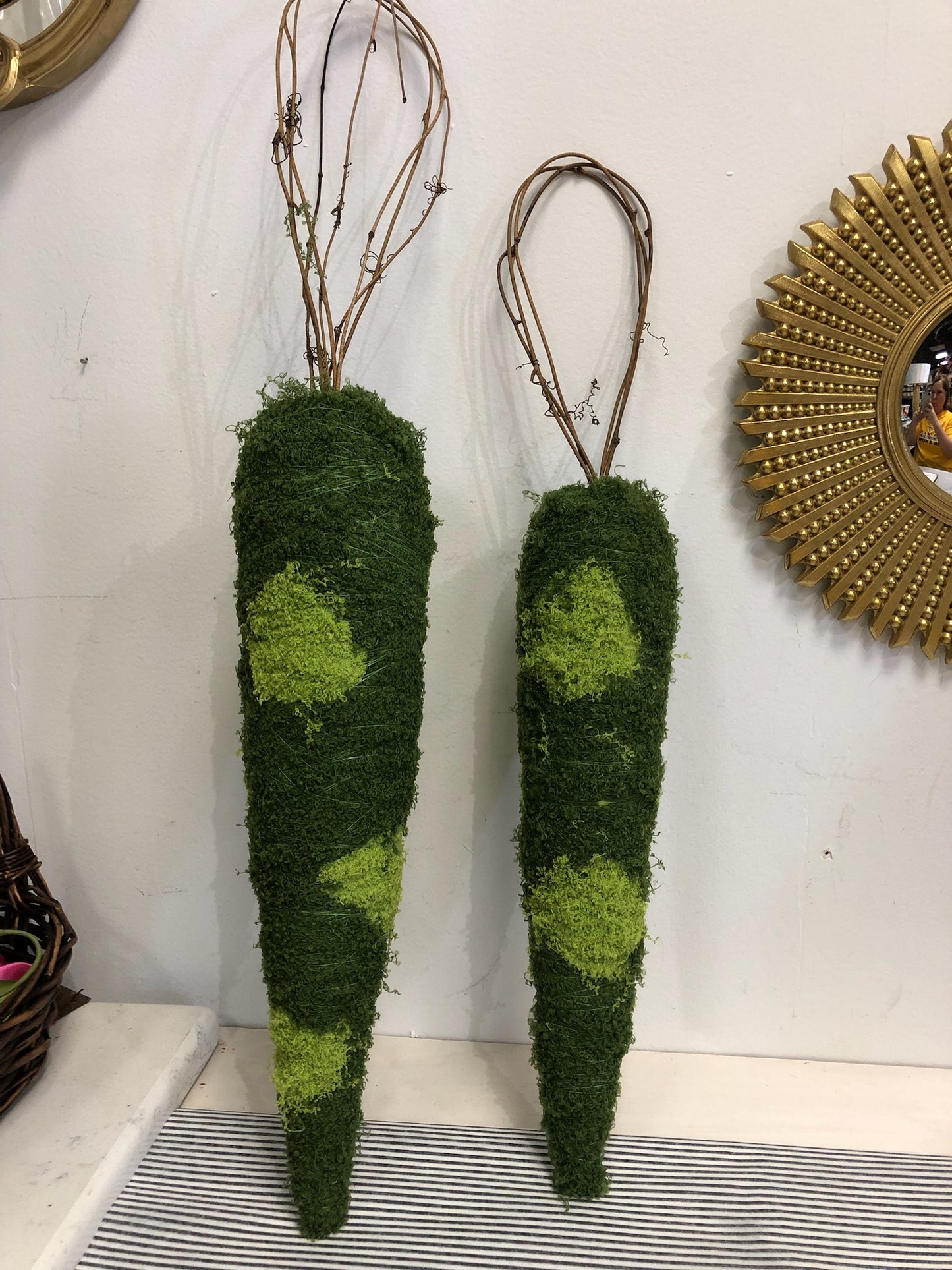 Medium Moss Carrot