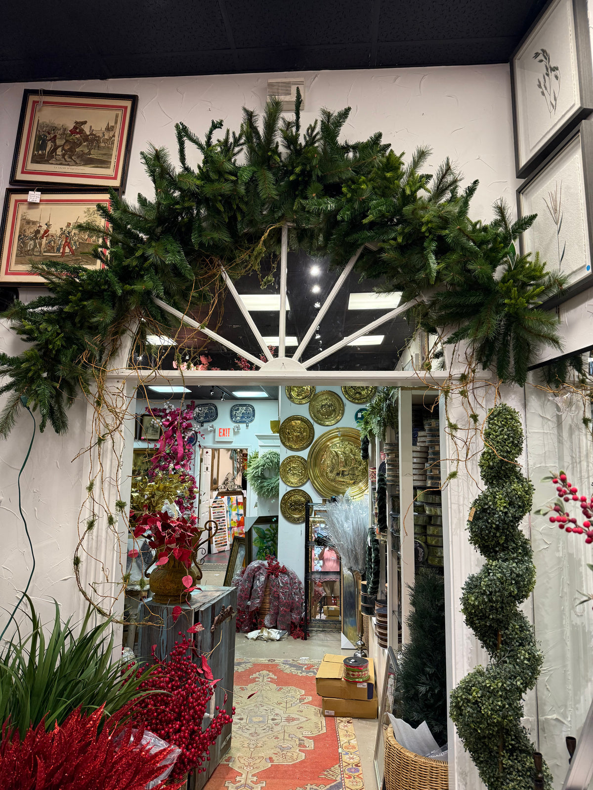 9’ ( 9x16). Pre-Lit Luxe Full Garland