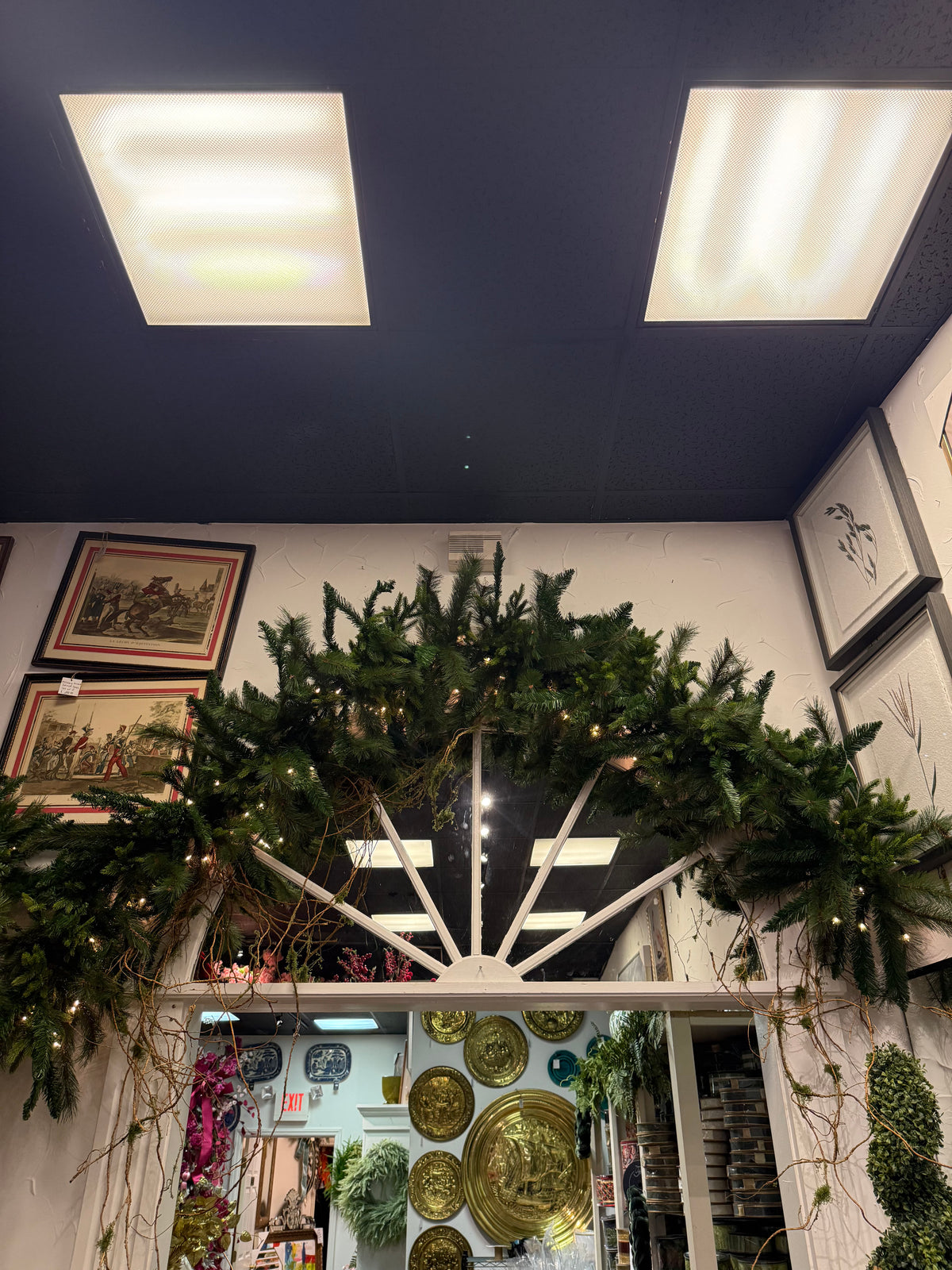 9’ ( 9x16). Pre-Lit Luxe Full Garland