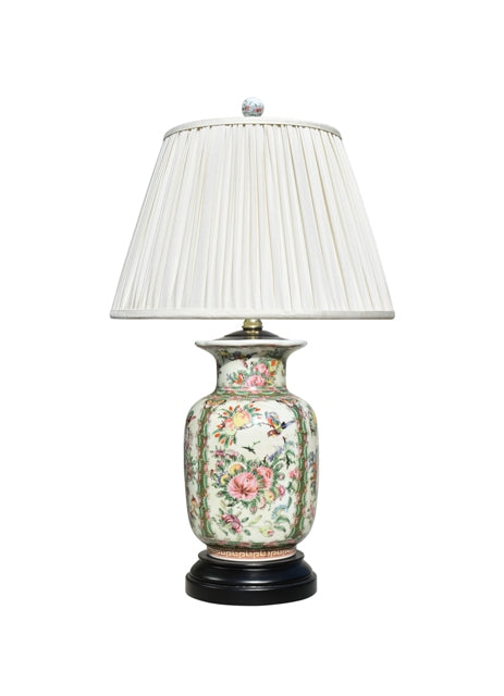 HAND MADE PORCELAIN ROSE MEDALLIAN VASE LAMP